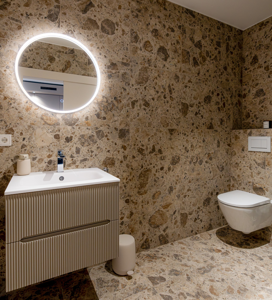 Studio 03 bed and seating area